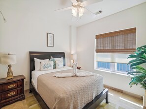 Condo (3 Bedrooms) | Property amenity