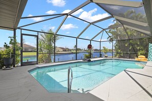 Outdoor pool - Cape Sunset Villa (Cape Coral)