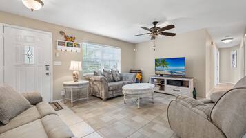 House (3 Bedrooms) | Property amenity