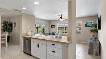 House (3 Bedrooms) | Property amenity