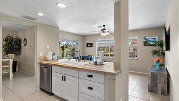 House (3 Bedrooms) | Property amenity