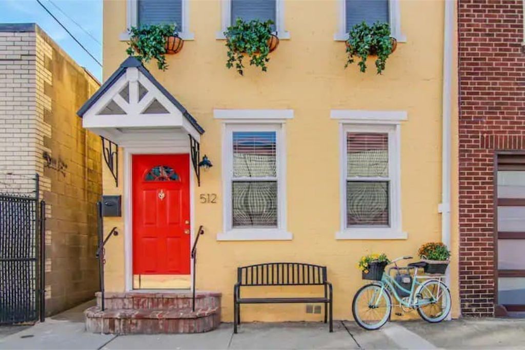 South Side Bicycle Home Sleeps 6