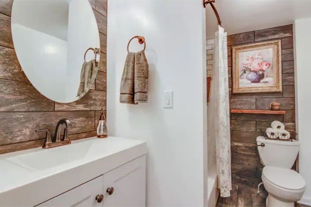 Shower, towels, soap, shampoo