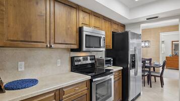 Rumah, Beberapa Tempat Tidur, akses ke kolam renang, pemandangan kolam renang | Dapur pribadi | Lemari es, microwave, oven, dan kompor