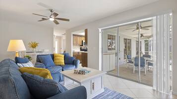 Rumah, Beberapa Tempat Tidur, akses ke kolam renang, pemandangan kolam renang | Area keluarga | TV layar datar