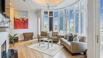 House (4 Bedrooms) | Front of property