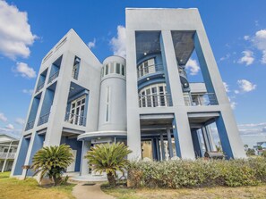 House (4 Bedrooms) | Front of property - Pirates' Castle by Ryson Vacation Rentals (Galveston)