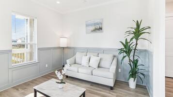 House (3 Bedrooms) | Property amenity