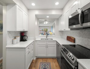 Condo (2 Bedrooms) | Property amenity