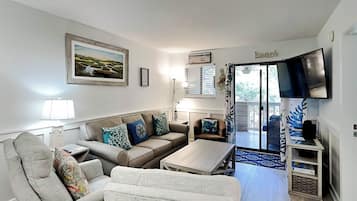 Condo (2 Bedrooms) | Property amenity