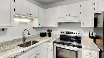 Condo (2 Bedrooms) | Tiện nghi, dịch vụ nơi lưu trú