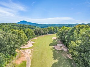 Golf - Hidden Gem Cabin: Dog friendly, cozy cabin nestled in the heart of Helen, GA (Helen)