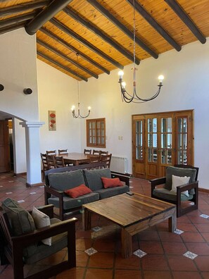 TV connectée de 40 pouces avec chaînes par câble, Netflix