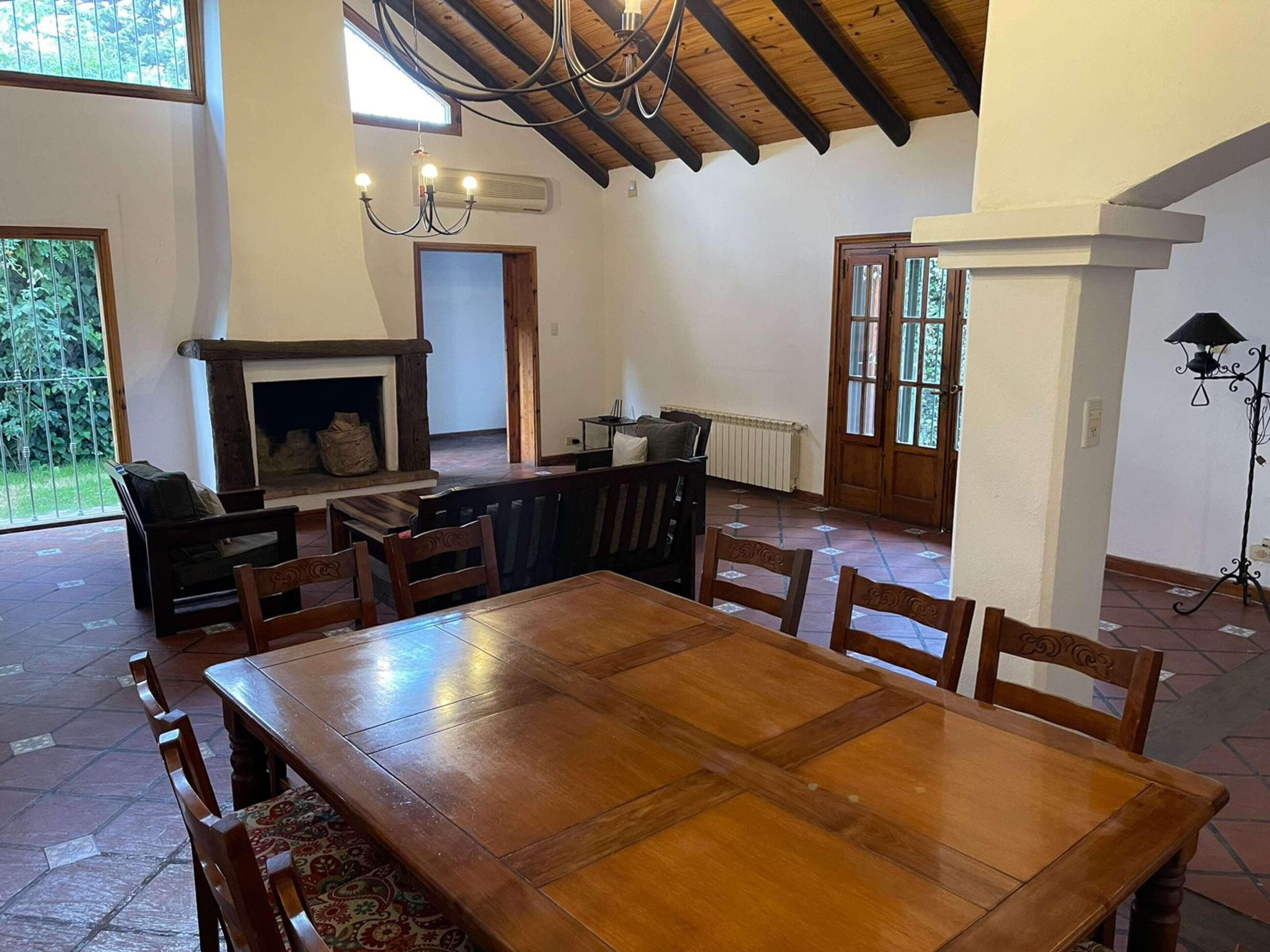 House | In-room dining