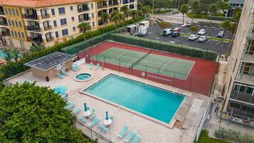 Condo (3 Bedrooms) | Property amenity