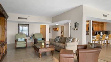 Condo (3 Bedrooms) | Property amenity