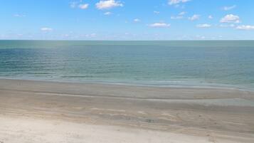 Condo (3 Bedrooms) | Property amenity