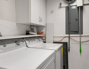 Condo (3 Bedrooms) | Property amenity