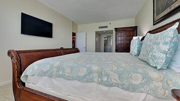 Condo (3 Bedrooms) | Property amenity