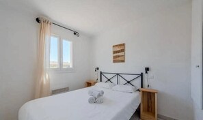 2 chambres, fer et planche à repasser, Wi-Fi, draps fournis