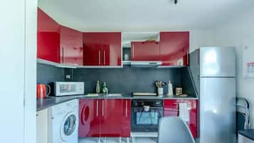 Réfrigérateur, micro-ondes, four, lave-vaisselle