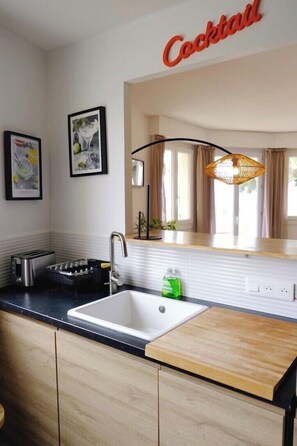 Kjøleskap, mikrobølgeovn, ovn og oppvaskmaskin