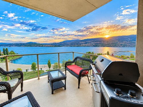 Sunset Waterfont Resort 12. Luxury Lakeside, Lakeview 3 bed/2bath Kelowna Condo.