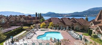 Sunset Waterfont Resort 12. Luxury Lakeside, stunning 3 bed/2bath Kelowna Condo.