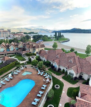 Piscina coberta i piscina a l'aire lliure 