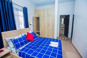2 bedrooms, desk, iron/ironing board, free WiFi - AJI (1.0) | Warm 2BED Apartment (Ijegun, Lagos) (Lagos)