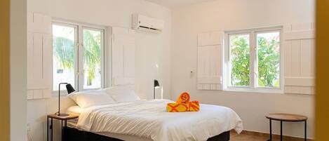 3 habitaciones, tabla de planchar con plancha, wifi y ropa de cama