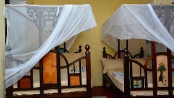 3 bedrooms, desk, free WiFi, bed sheets