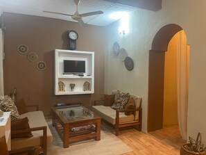 Una televisión, libros