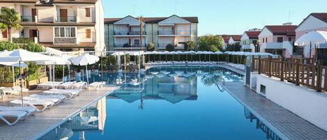 LĂ€genhet - 2 sovrum | Pool | Utomhuspool