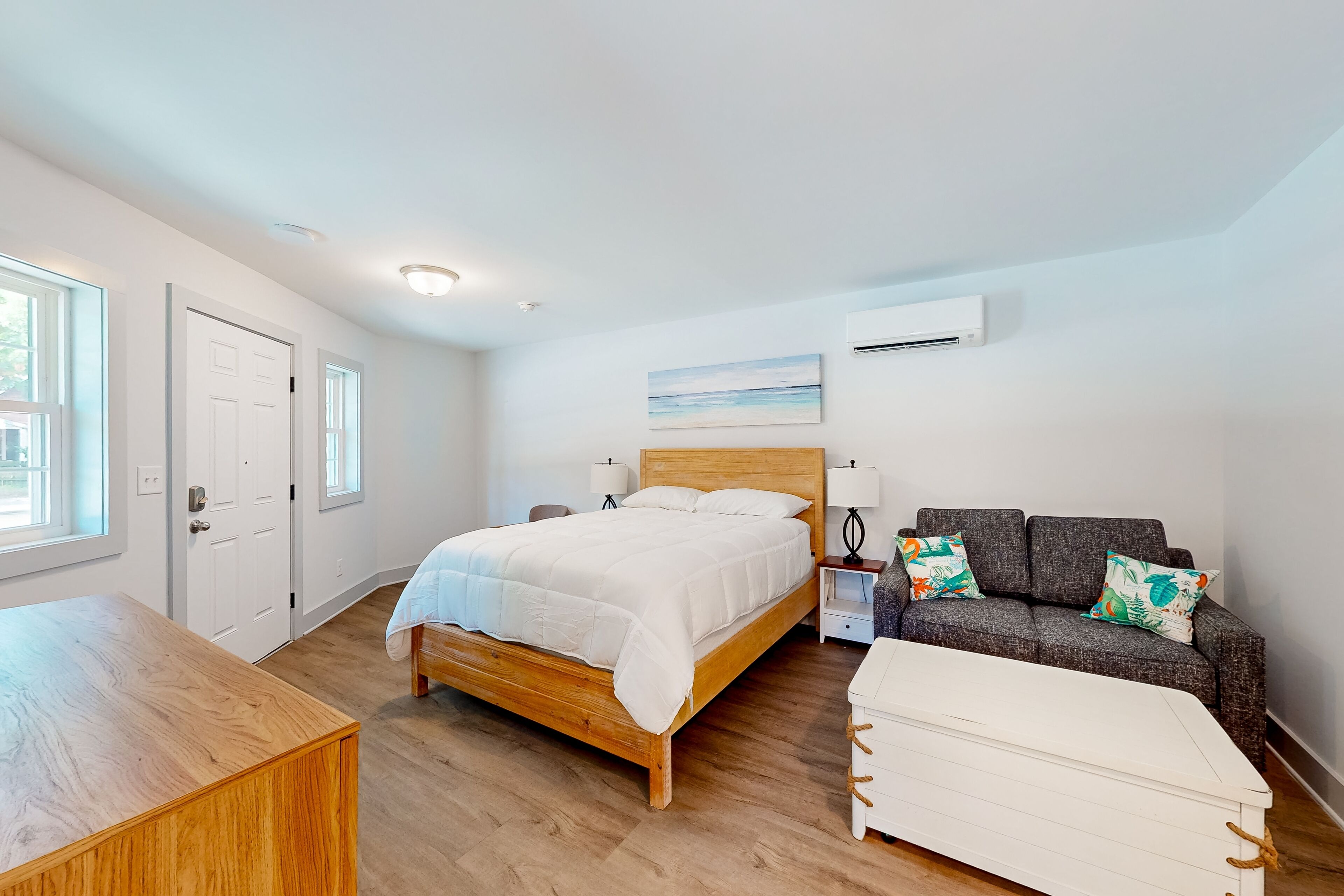 Town of Rehoboth Beach dog-friendly retreat with fast WiFi, AC, washer/dryer