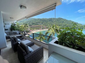 Property grounds - Beachfront Luxury | Spacious 2BR on Sandy Swimmable Bay | Ocean Views & Sunsets (Jalisco)