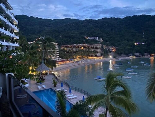 NEW! Beachfront Luxury Condo- Sand Surf & Sunsets