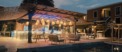 Poolside bar