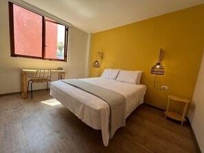 Standard Double Shared Bathroom | Free WiFi, bed sheets - Viajero Huacachina Hostel (Ica)