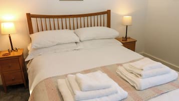 Cottage | 2 bedrooms, individually decorated, individually furnished, free WiFi