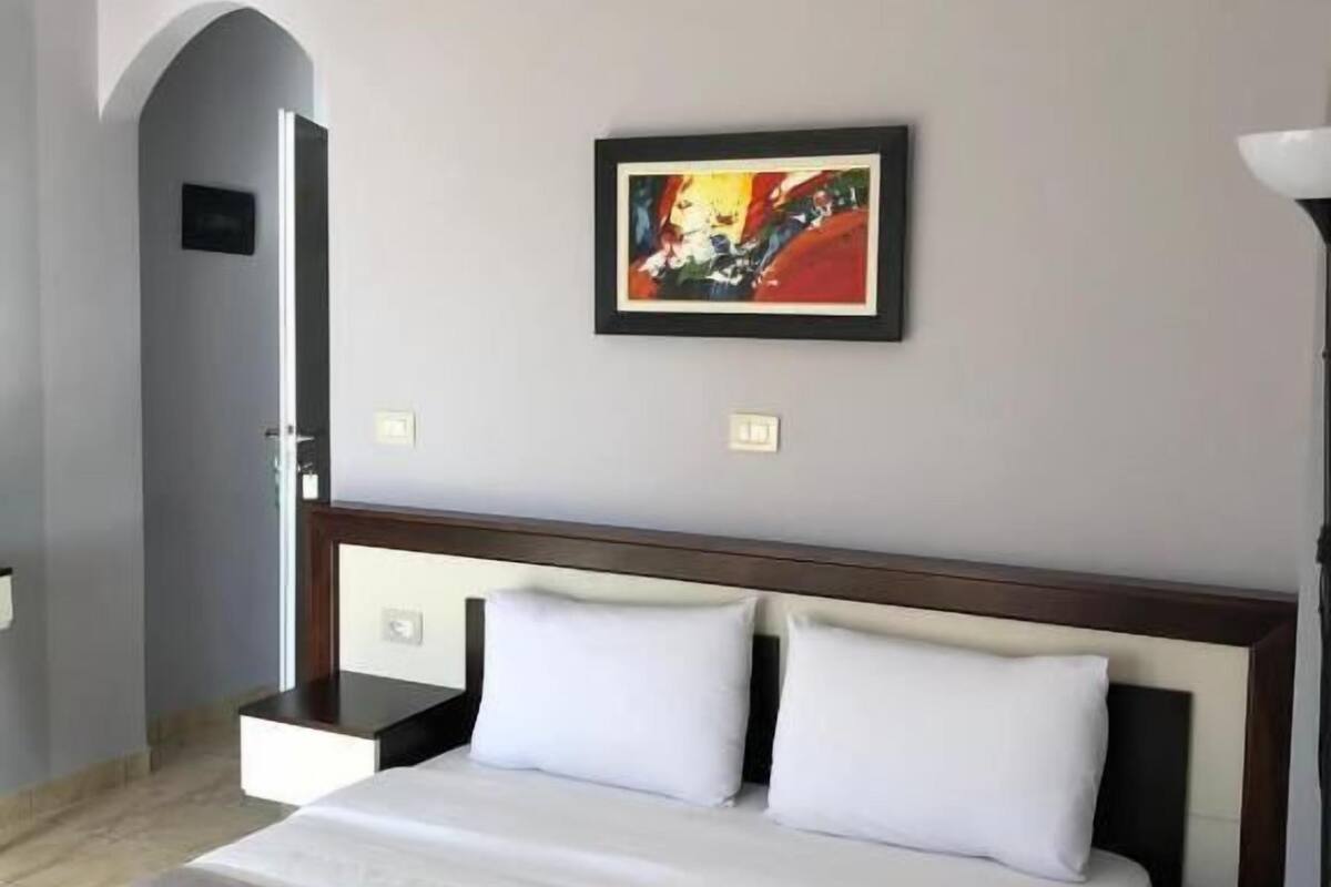 Soundproofing, WiFi (free), bed sheets
