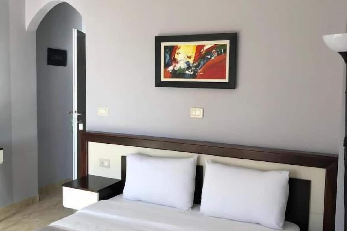 1 chambre, chambres insonorisées, Wi-Fi gratuit, draps fournis