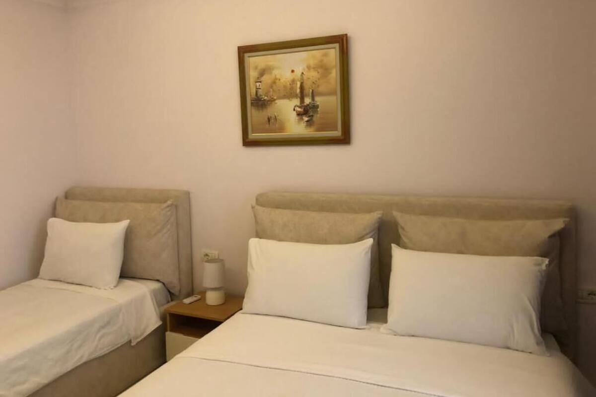 1 chambre, chambres insonorisées, Wi-Fi gratuit, draps fournis