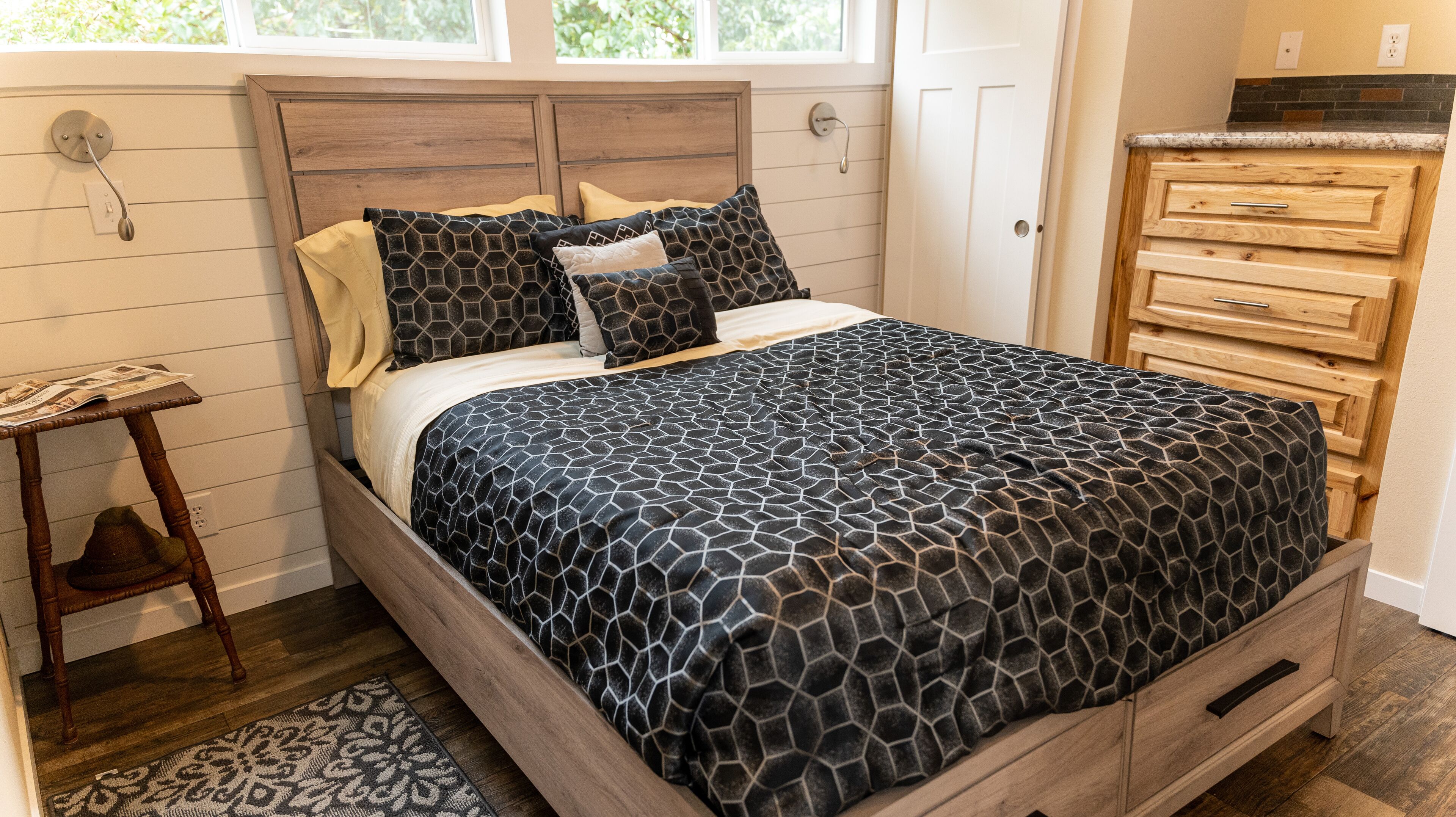 Comfort Cabin, 1 Bedroom | Iron/ironing board, free WiFi