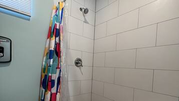 Toallas, jabón, papel de baño