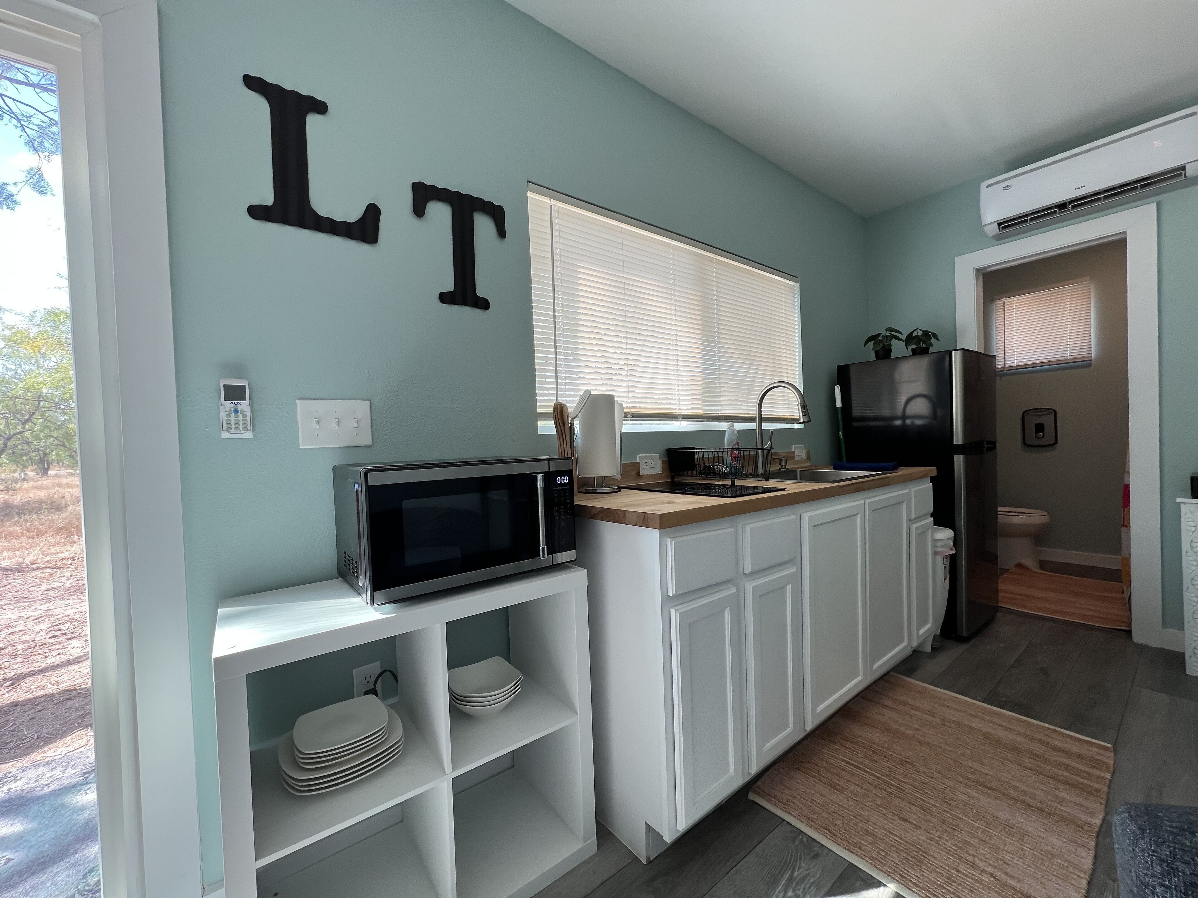 Micro-ondes, plaque de cuisson, cafetière/bouilloire