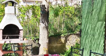 Villa confortable dans le Luberon au pied d'un des plus beaux villages de France