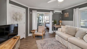 A living room with a TV, sofa, and a ceiling fan. - The Whale Spout - King bed and close to the Beach! (Hampton)