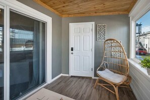 Interior - The Whale Spout - King bed and close to the Beach! (Hampton)