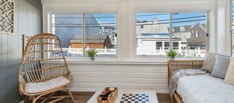 The Whale Spout - King bed and close to the Beach!